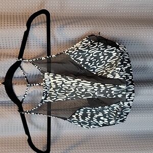 Victoria's Secret Sport VSX Peek-a-Boo Sports Halter Bra Size M